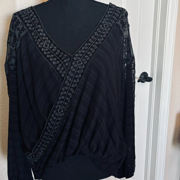 Free people- grey lace v neck long sleeve with open back - Picture 1 of 4